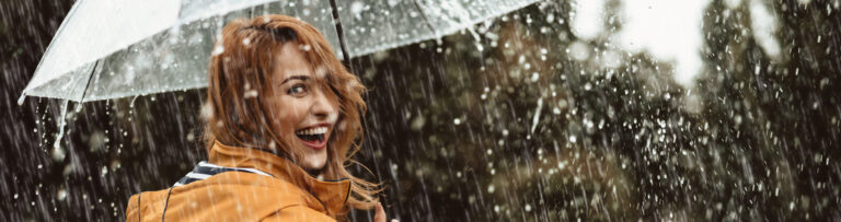 lluvia mujer con paraguas